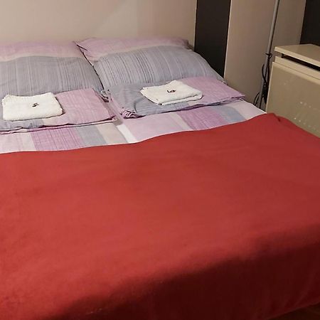 FREE PARKING - Tisza-parti Napfény Apartman Szeged Habitación foto